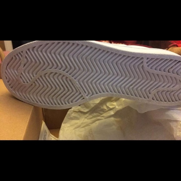 Adidas Superstar Shell Toe Size 6 1/2 Women’s - Picture 3 of 4